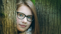 女孩,眼镜,眼睛,美容,森林,公园,可爱,5K壁纸 5479x3810
